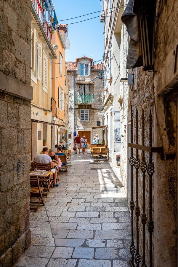 Golden Dream In Diocletian Palace Split Exterior photo