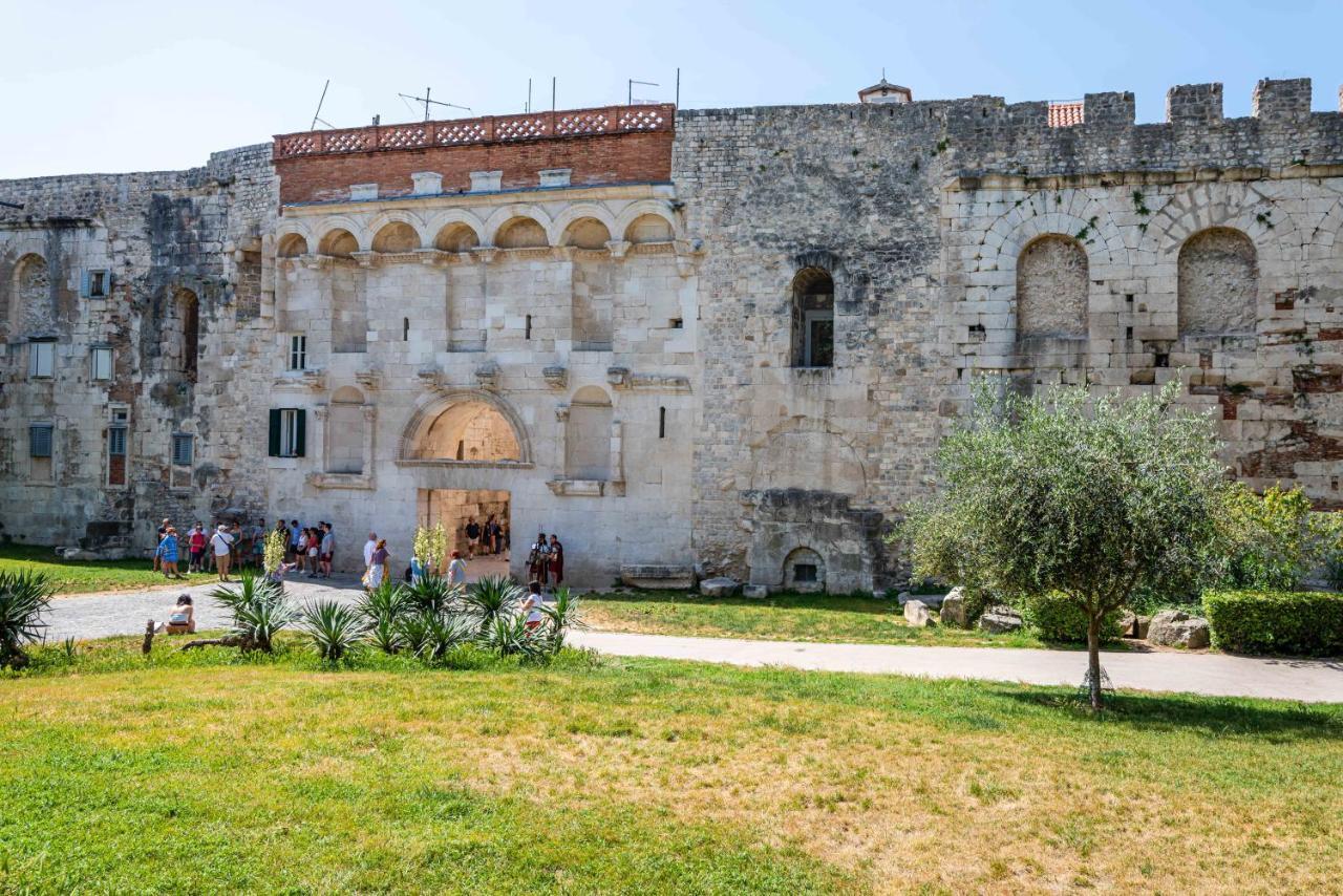 Golden Dream In Diocletian Palace Split Exterior photo