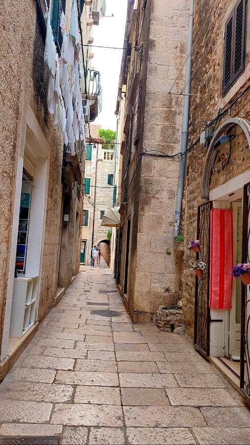 Golden Dream In Diocletian Palace Split Exterior photo